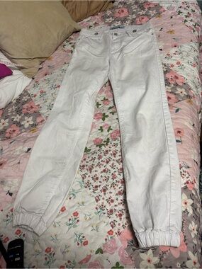 White Boyfriend Jogger Jeans — Relaxed Fit Casual Jeans